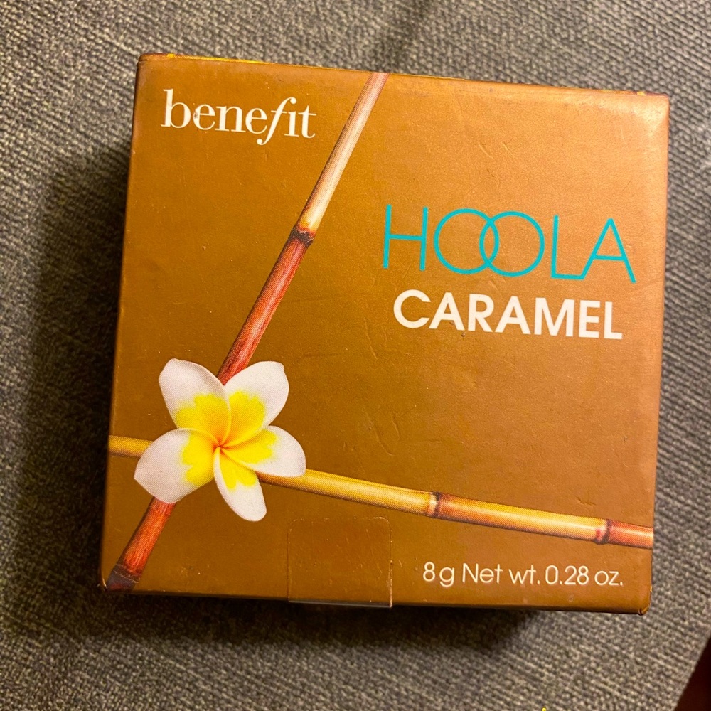 Benefit Hoola , powder bronzer ..